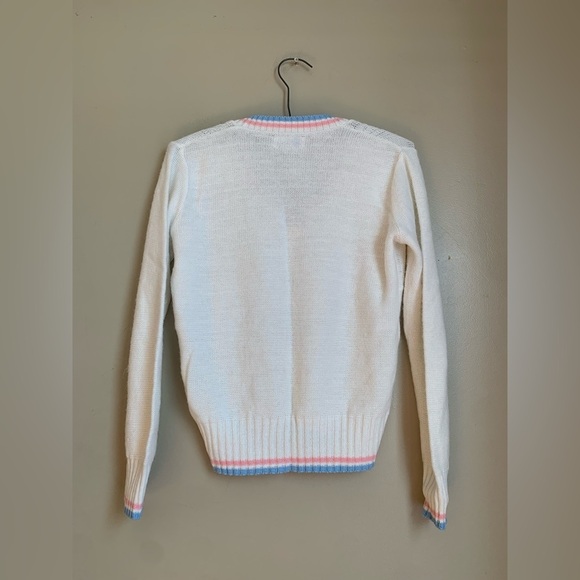 Garland Off White Sweater v neck 70’s 80’s
Pink and blue trim details - Picture 5 of 7